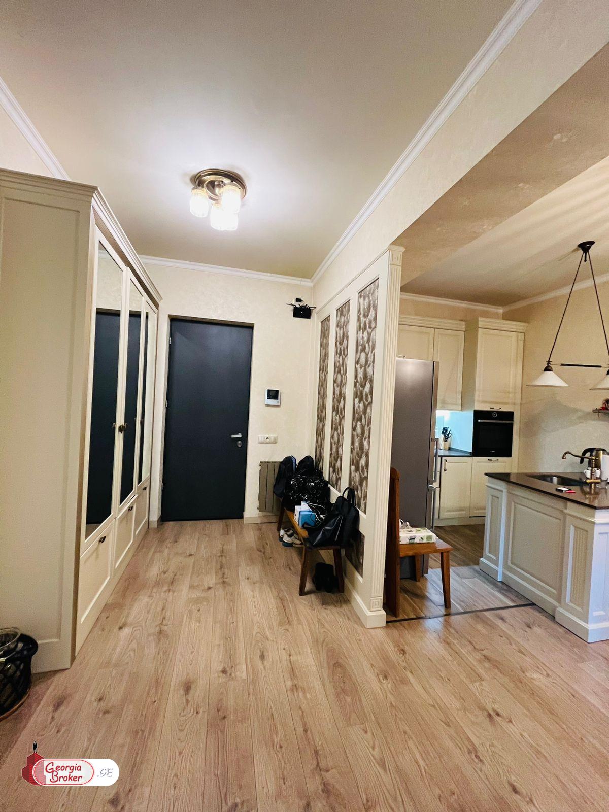 продается квартира с новым ремонтом 3-комнаты